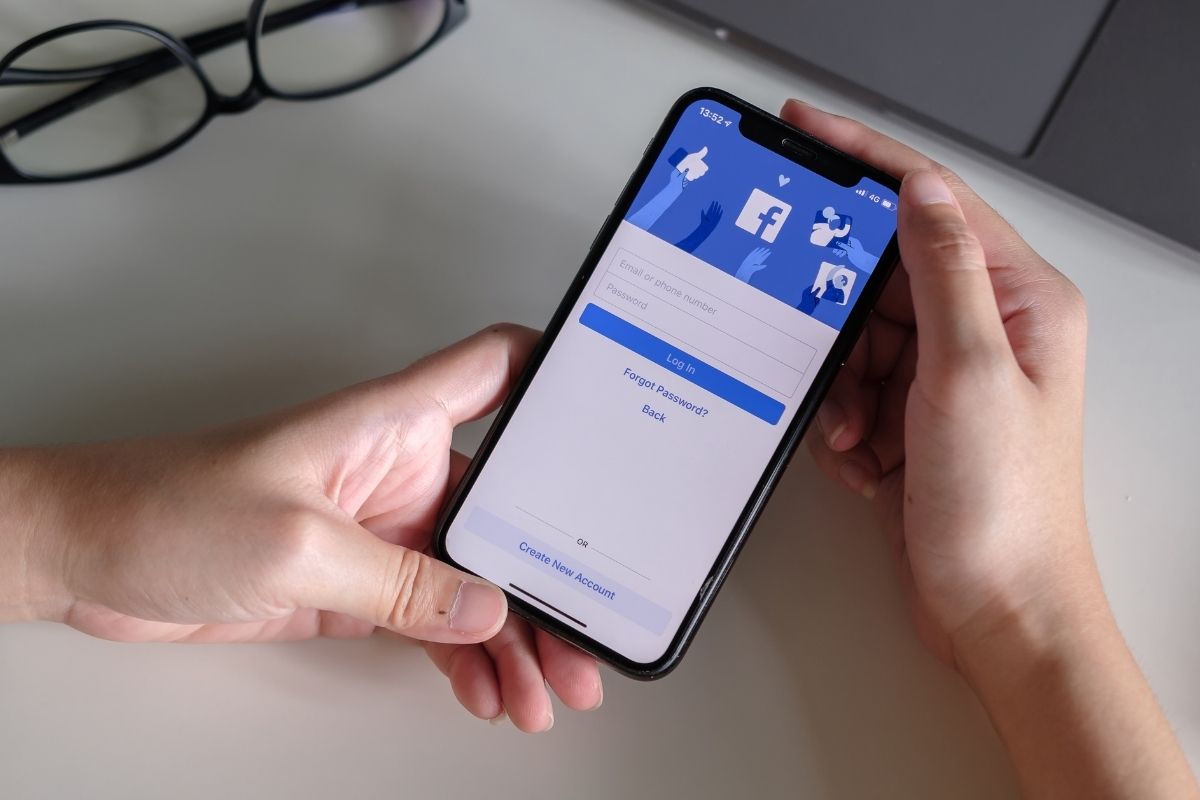 Facebook demanda a MobiBurn y desarrolladores