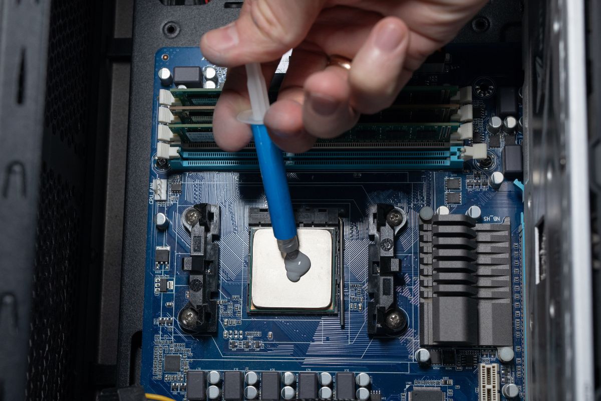 Limpiar la pasta térmica de la CPU