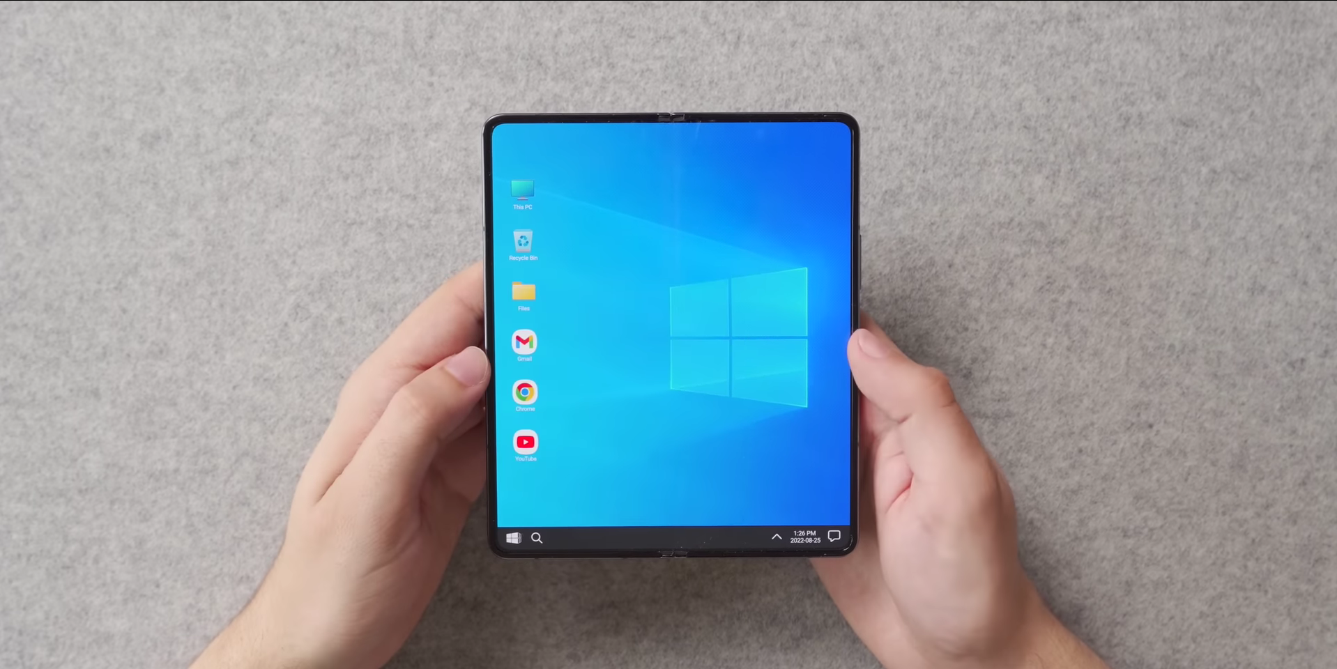Samsung Galaxy Z Fold 4 personalizado al estilo de Windows Phone