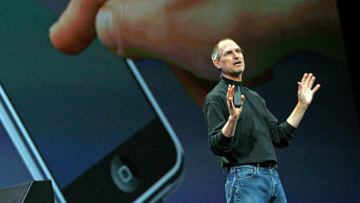 Compran el primer iPhone de Apple a un precio desorbitado