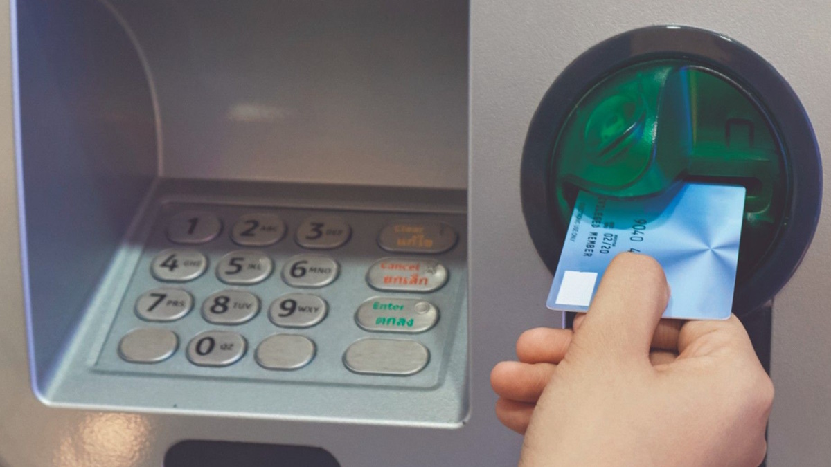¿Qué es el data skimming y Cómo protegerte?