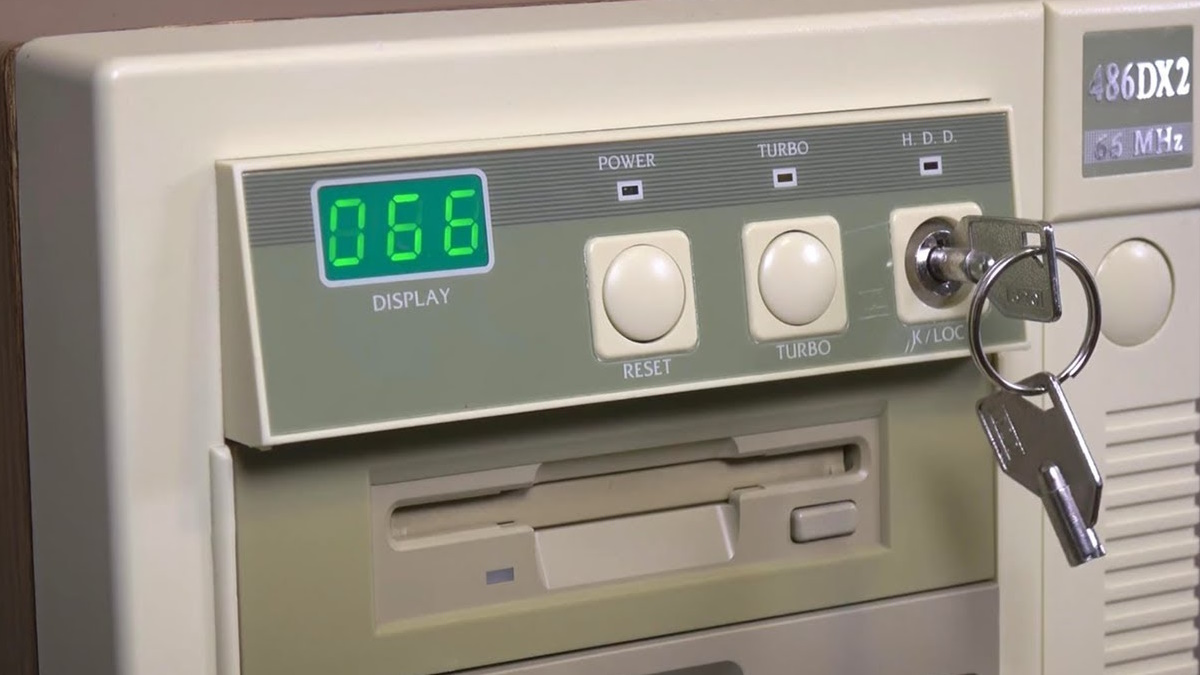 Para qué servía el botón turbo en los PC antiguos